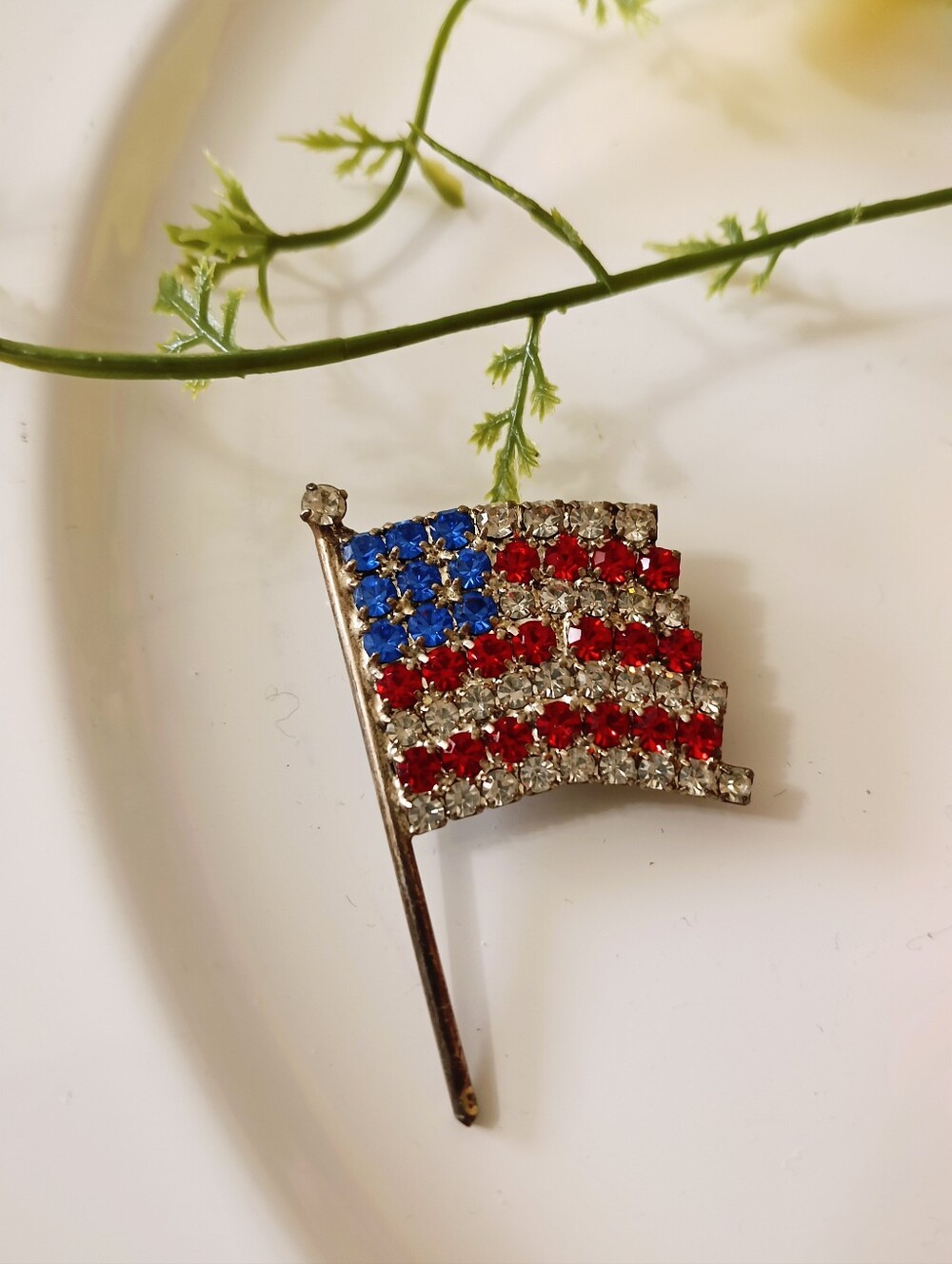 Vintage Silver Rhinestone American Flag Brooch (1 3/4" L x 1"W)